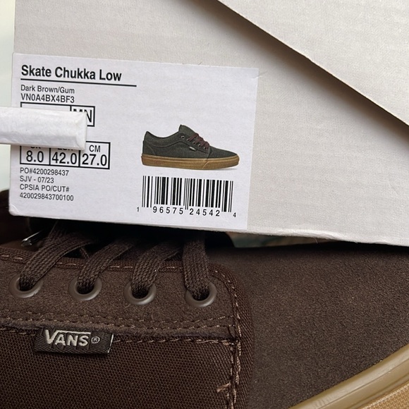Vans WMNS Skate Chukka Low
Dark Brown/Gum
VN0A4BX4BF3
Sneakers - Picture 16 of 16